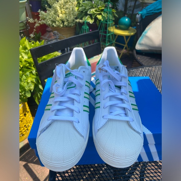 💚NWT Adidas Originals Superstar Team Colors - White/Green Sizes 7, 9.5 or 10 - Picture 11 of 14